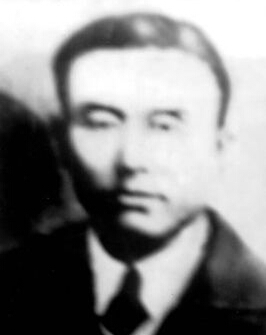 楊靖遠（1902年——1938年）滿族， 原名趙榮山，又名趙先周，遼寧省沈陽市東陵街人。八路軍冀魯邊軍區津南軍分區司令員。1931年“九一八”事變后，參加了東北抗日自治聯軍。1938年4月5日，受黨組織派遣，到冀魯邊區領導抗日斗爭，任國民革命軍別動總隊第三十一游擊支隊副司令員。1938年10月下旬，他指揮部隊攻打孫仲文的老巢大趙村，在戰斗中，負傷被俘。在敵人的鍘刀面前，大義凜然，堅貞不屈，1938年12月14日壯烈犧牲。2014年9月1日民政部公布第一批著名抗日英烈。